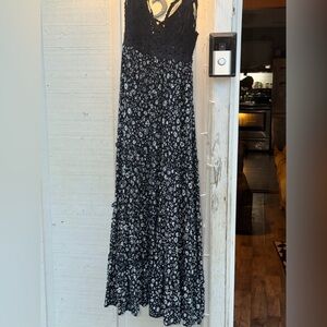 Chrysanthemum Elegant Black and White Floral Women's Maxi tired ruffle dress s